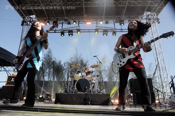 SHONEN KNIFE - 2019-06-01 - NIMES - Paloma - Flamingo - Naoko Yamano - Atsuko Yamano - Risa Kawano